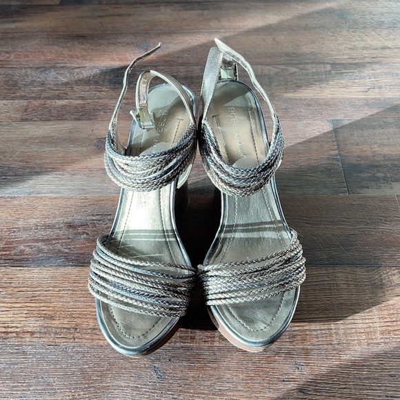Adorable BCBG matte bronze combo wedge in size 9 - Picture 3 of 4